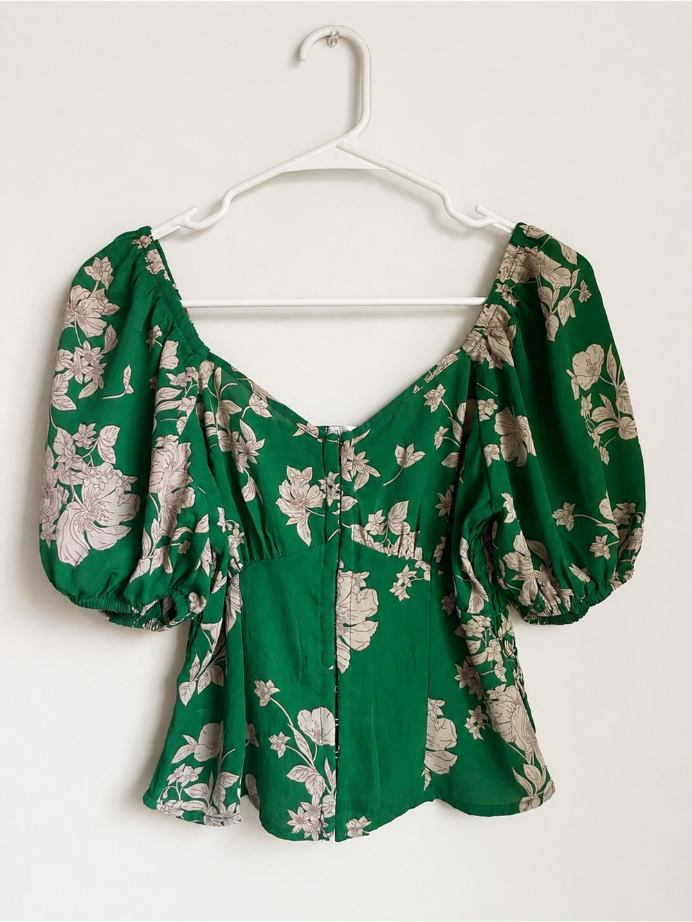 🛍️ 2/$30 | Sienna Sky Green Floral Puff-Sleeve Blouse
